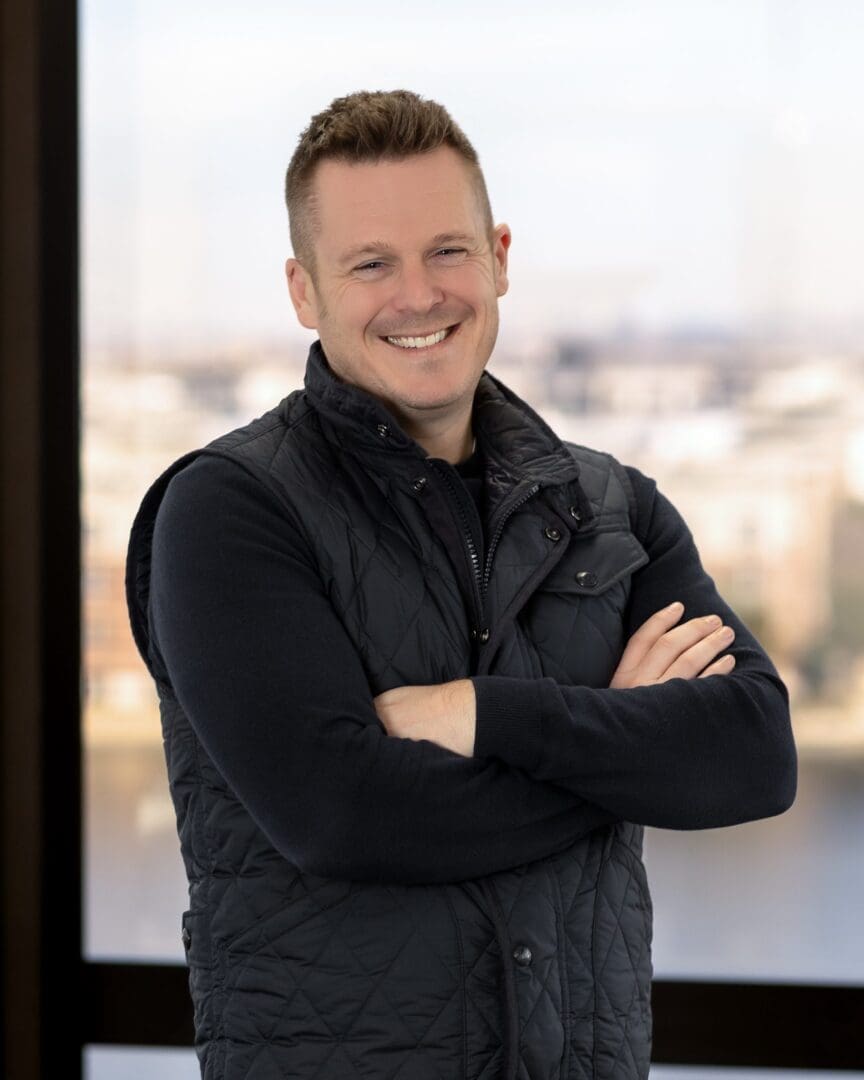 A man standing with his arms crossed.